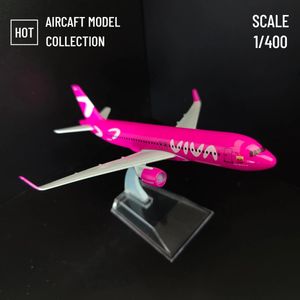 Modello di aereo Scala 1.400 Replica in metallo dell'aviazione Viva Air Modello di aereo Diecast Aereo in miniatura Natale Decorazione della camera dei bambini Regalo Giocattoli per ragazzi 231026