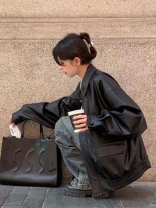 女性の革のフェイクレザーPUレザービンテージブラックジャケット女性ストリートウェア特大のゆるいソリッドモトジャケットファッション韓国スタイルカジュアルレザーコート231026