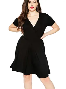 Plus-storlek klänningar sexig sommarfjäder v-ringning kort ärmhet fest klänning kvinnor solid svart hög midja a-line stor casual