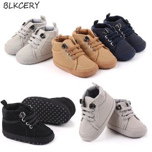 Första Walkers Brand Born Baby Boy Shoes Soft Sole Crib Warm Boots Antislip Sneaker Solid Pu för 1 år gammal 018 månader 231026