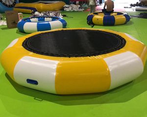 Inventering 10ft /3m Stora utomhusvattenleksaker Uppblåsningsbart vattentrampolin Bounce Swim Platform för vuxna barn Sport