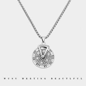 Roman Numerals Come and Go Long Hip-hop Necklaces for Men with Simple Diamond Embellishments Rotating Wheel Sweaters Chain Accessories Pendants