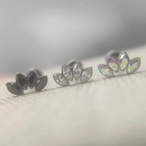 Stud 16G Implant Grad Titanium ASTM F136 Intern tråd Helix Tongue Tragus Piercing Crown LaBret Ear Body Jewelry YQ231026