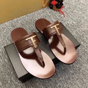 صندل صيف جديد للرجال المطاط شقة T F Slipper Non-Slip Classic Slippers Disual Walking Flops Flops