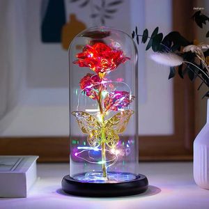 Dekorativa blommor Alla hjärtans dag gåva till flickvän Evig Rose med gyllene fjäril LED -lätt folieblomma i glas täcker mödrar