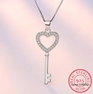 Pingentes Moissanite Colar Para Mulheres Amor Coração Chave Pingente 0.5ct 925 Sterling Silver Lab Diamond Colares Gargantilha Kolye Colar de Prata