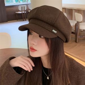 Berretti Cappello ottagonale scozzese vintage per le donne Autunno Inverno Stile giapponese Casual Alla moda Berretto con lingua d'anatra Sembra piccolo sul viso 231027