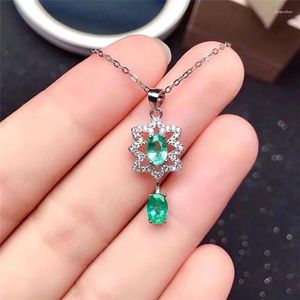 Hängen Natural Emerald Necklace 925 Silver Ladies Simple Design Lovely Personality