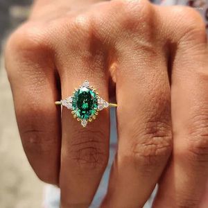 Anéis de cluster Caoshi Luxo Brilhante Verde Cubic Zirconia Anel de Dedo Senhora Cerimônia de Casamento Festa Jóias Acessórios Lindo para Noivado