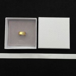 Lyxdesigner smycken högkvalitativ gyllene bokstavsringar mens fest bröllop par klädprydnad förlovningsringar för kvinnor