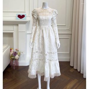 Sukienki swobodne nagie siatkowe patchwork biały kwiatowy żakard okrągły szyję długi rękaw Tiul Fanablory hem midi elegancka wiosenna sukienka marki