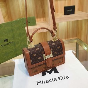 Kvällspåsar live streaming miracleKira nischblomma kvinnors nya bärbara crossbody liten fyrkantig axelväska