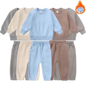 Giyim setleri varışlar küçük kızlar giyim eşofmanları 2 adet set sıcak polar düz üst sweatshirtsants loungewear elbise çocuklar için 231027