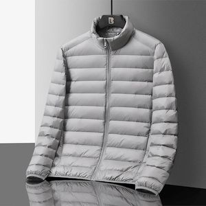 Parka in piumino da uomo Piumino d'anatra bianco Piumino leggero e sottile per giacca da uomo Leggero e versatile per giacca oversize calda invernale da uomo 231026