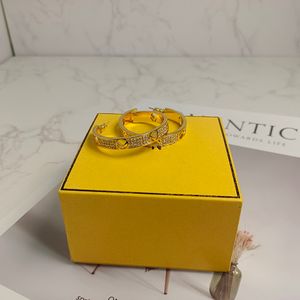 Orecchini a cerchio di lusso Orecchini a bottone Designer Orecchini con diamanti Orecchini in oro Designer Gioielli Donna Cerchio Orecchini a bottone in argento Braccialetti d'amore Cerchi Uomo Regalo di nozze 2310271D