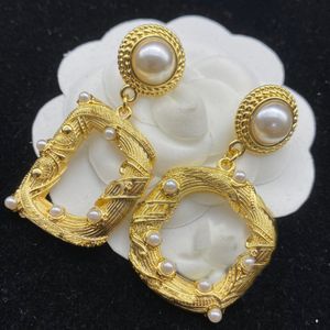 Orecchini di design in rame d'oro 18 carati, orecchini pendenti con perle dell'alfabeto intagliate della corte barocca francese vintage, gioielli da donna alla moda, nuove vendite, matrimoni, feste, regali