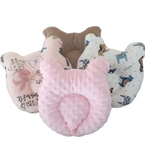 Kuddar födda baby Ushaped Pillow Cotton Bear Excentric Head Correction Forming Children Beddings Bed Products 231026