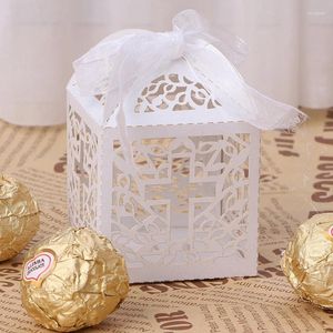 Envoltório de presente oco cruz estilo caixas de doces doces favor com fita presentes de casamento para convidados favores 50 PCs /