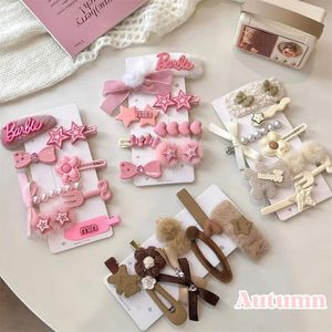 Akcesoria do włosów 8pcs Zestaw jesień zima słodka fajna pluszowa gwiazda łuk łyk serce niedźwiedź klipsy dla dziewczyny urocze kawaii bajki fryzjerki barrettes moda