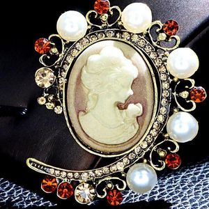 Broszki uroda głowa wytłoczona broszka klasyczny pin modowy przyjęcie weselne biżuteria Pearl Rhinestone Materiał