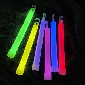 Andra evenemangsfestleveranser 1pc 6inch Glow Stick Chemical Light Industrial Grade Sticks Colorful Club Camping Christmas Lights 231027