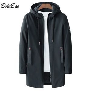 Miscele da uomo BOLUBAO Giacca a vento primaverile Leggera Moda Outdoor Impermeabile Giacche lunghe con cappuccio Uomo Trench casual antivento 231026