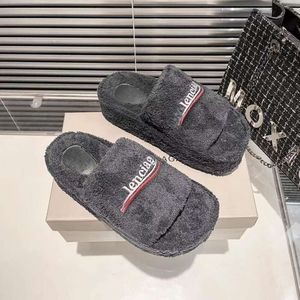 Дизайнерская обувь balencaga Furry Platform Sandal, плюшевые тапочки женские в зимних кексах, толстая подошва, плюшевые тапочки из меха ягненка, женские Furry Slide N555L