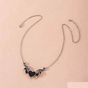 Hänge halsband Creative Devil Heart Necklace Alloy Drop Nectarine Demon Wing Pendant Halsband smycken krage Gargantil Dhgarden Otx81