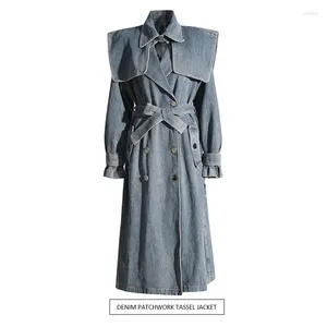 Trench da donna 2023 Autunno Inverno Abbigliamento Streetwear Jean Cappotto Temperamento Denim con design alla moda con cinturino risvolto