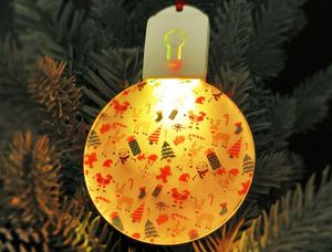 Ornamenti luminosi acrilici rotondi a sublimazione da 2,76 pollici con corda rossa senza batteria Ornamento per albero di Natale