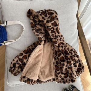 Jaquetas 2023 Bebê Meninas Meninos Leopardo Com Capuz Casacos de Inverno Suave Pele Falsa Quente Moda Crianças Casacos Crianças Roupas