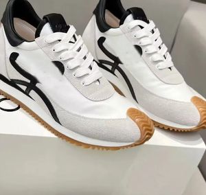 Berömda design Mens Women's Flow Runner Trainers Shoes Nylon Suede Lace-Up Sneaker Suede Calfskin Leather Elegant Rabatt Comfort Sports Shoe