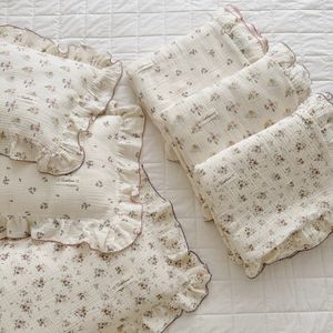 Sängkläder sätter vintage Floral Muslin Cotton Baby Crib Set Children Bed Linen Däcke Cover Sheet Pillow Case Without Filler 231026
