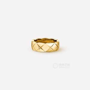 Chan 18K Gold Coco Wide Plate Argyle Rush Ringe Band Neu in luxuriösen edlen Schmuckohrringen für Damen Anhänger K Gold Herz Halskette mit gravierten Perlen