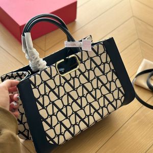 Luxurys Designer Patent Wrap with Long Shoulder Straps Canvas tote bag Women Shoulder Handbags Lady Axillary Bag Crossbody Ladies Wallet Purses