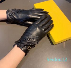 Chic Twill Lace Leather Gloves Women Double Letter Designer Mittens Winter Plush Foding Sheepskin Glare Touch Screen Drive Glyes Christmas Gifts