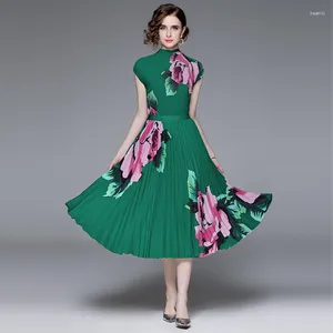 ワークドレス2023サマーフラワー2ピースセットエレガントな女性グリーンプリント半袖トップハイウエストミディプリーツスカートスーツ