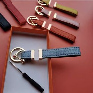 Luxury Keychains Designer High QualTiy Mens Key Chain Exquisite Gift Men Women Car Bag Charm CHARM Simple Black Portachiavi Soft Leather Lanyard PJ094