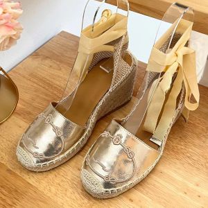 منصة الصنادل الكلاسيكية High Heel Open Open Tee Women's Leather Sea Sea Sands Natual Banquet Factory Shoes Size 35-42 with Box