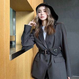 Designer Top Quality Triangle Label Hooded Suit Jackets Fashion Triangle Bag Belt Large Pocket V-Neck Suit Jacket Hat Removable