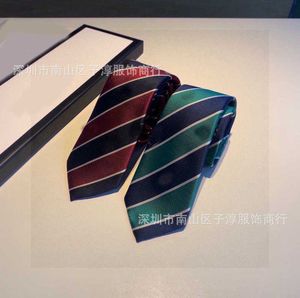 Gravatas de pescoço Designer G Stripe Impresso Gravata de seda Acessórios de gravata artesanal Estilo de venda quente KUUE