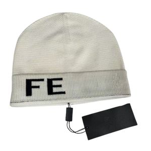 Nuovo designer classico autunno inverno stile caldo cappelli beanie uomo e donna moda universale berretto lavorato a maglia autunno lana all'aperto caldo teschio berretti S-23