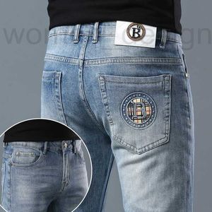 Designer de jeans masculino Seleção rigorosa de jeans para homens na primavera e no verão, produtos europeus de luxo leve, bonito, alto, magro, casual, ajuste fino, calças elásticas pés pequenos