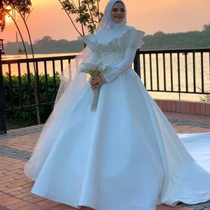White Wedding Dresses for Hijab Women Muslim Bridal Gowns High Neck Long Sleeve Crystal Arabic Dubai Wedding Gown