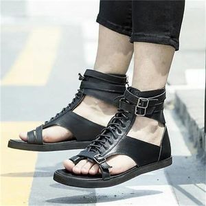 Sandali romani da uomo con cinturino allacciato con lacci nero bianco colore piatto punta quadrata cava casual versatile moda maschile scarpe singole