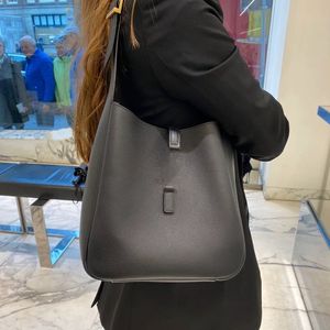 Mode le 5a7 designer hinkväska för kvinna hobo underarmsäckar smidig läder lyxiga handväska stor kapacitet arbete resor damer casual shopping tygväska