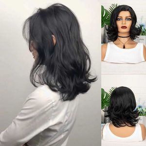合成ウィッグ新しい女性の黒い部分的スプリット短い巻き毛の髪の毛逆繊維フルヘッドカバーウィッグ