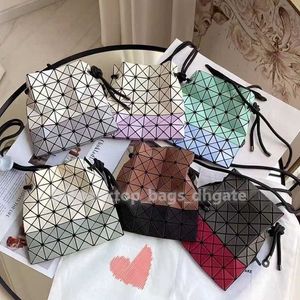 Sanzhai Lifetime Bag Women's Geometric Diamond Crossbody Lingge Men's and College Style 2024 New