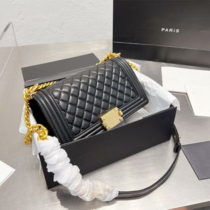 Top Designe مخصص العلامة التجارية الفاخرة حقيبة اليد قناة Women's Bag 2023 جلدية ذهبية Crossbody بالأبيض والأسود