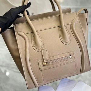 Fortschrittliche Smiley-Handtasche aus Leder mit Flügeln 2023 Fledermaus neue modische One-Shoulder-Umhängetasche mit großem Fassungsvermögen